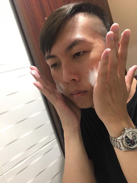 酸配方不刺激,洗完臉是很輕鬆舒適的。